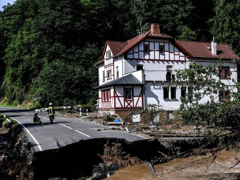 Legalább nyolcvan halálos áldozata van a németországi áradásoknak
