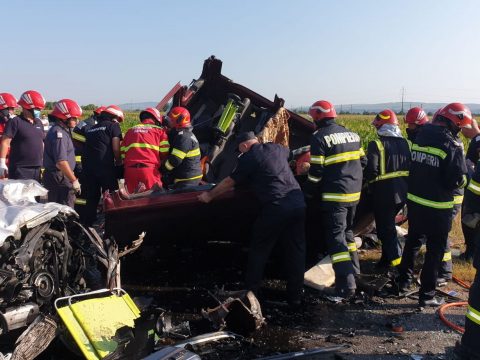 Hét személy, köztük két gyermek vesztette életét egy Bákó megyében történt balesetben