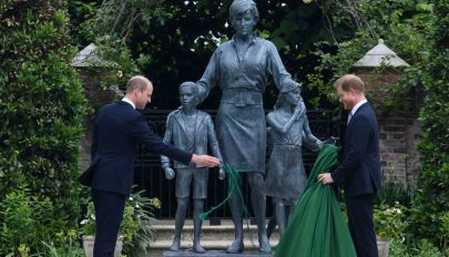 Szobrot állítottak Diana hercegnőnek születése 60. évfordulóján