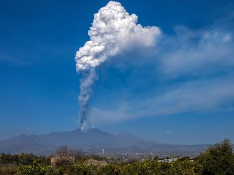 Kitört az Etna, hamu lepte el Cataniát