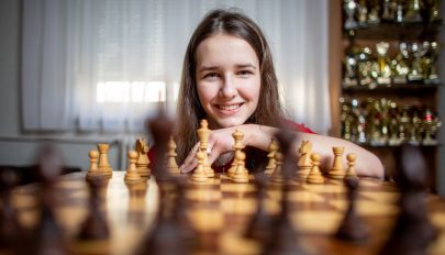 Magyar lány lett a világ legfiatalabb női nemzetközi sakkmestere