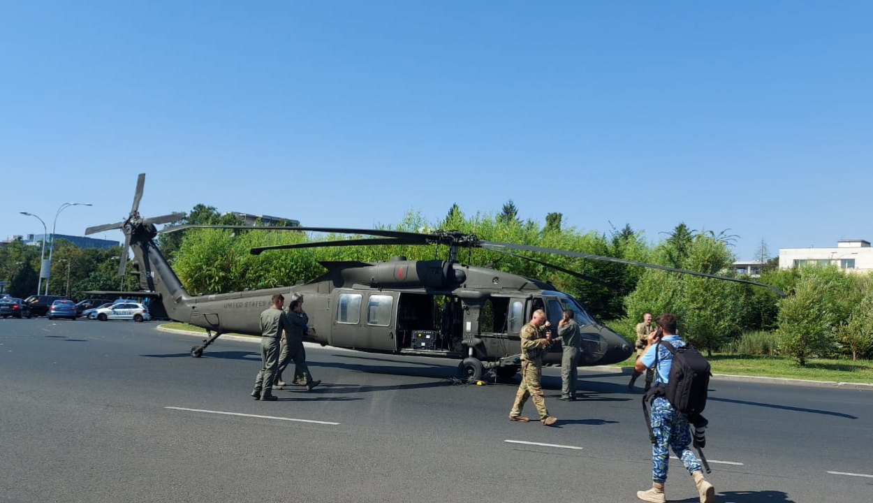 Kényszerleszállást hajtott végre egy amerikai helikopter Bukarest egyik sugárútján