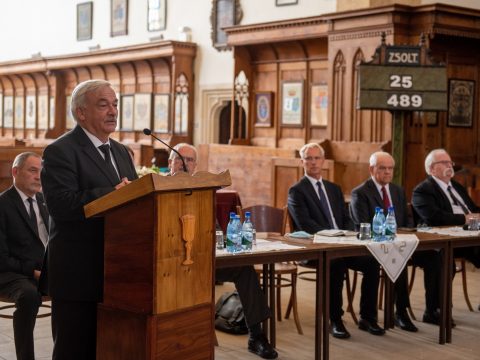 Kató Béla: az erdélyi reformátusok négyszáz temploma és egyházi épülete újul meg