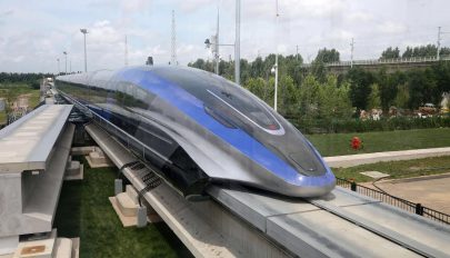600 kilométer/órára képes a kínai „lebegő” vonat