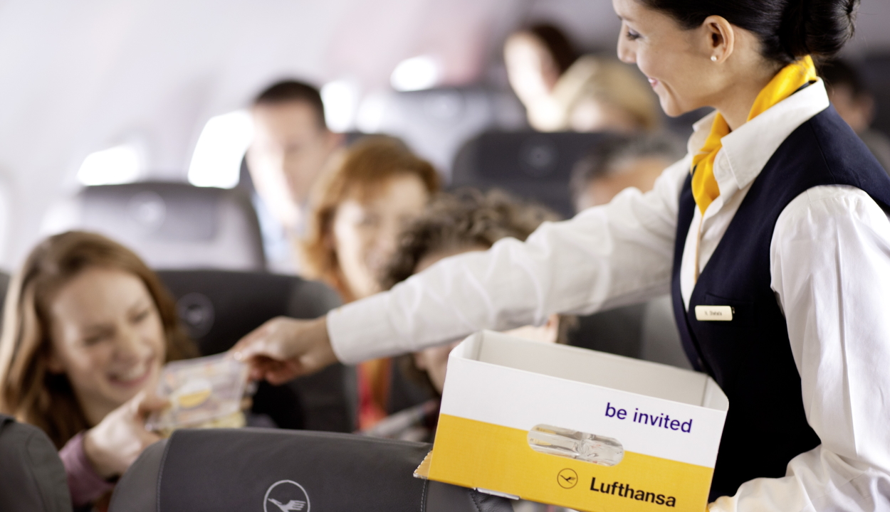 Eltörli a megszokott „hölgyeim és uraim” köszönést a Lufthansa