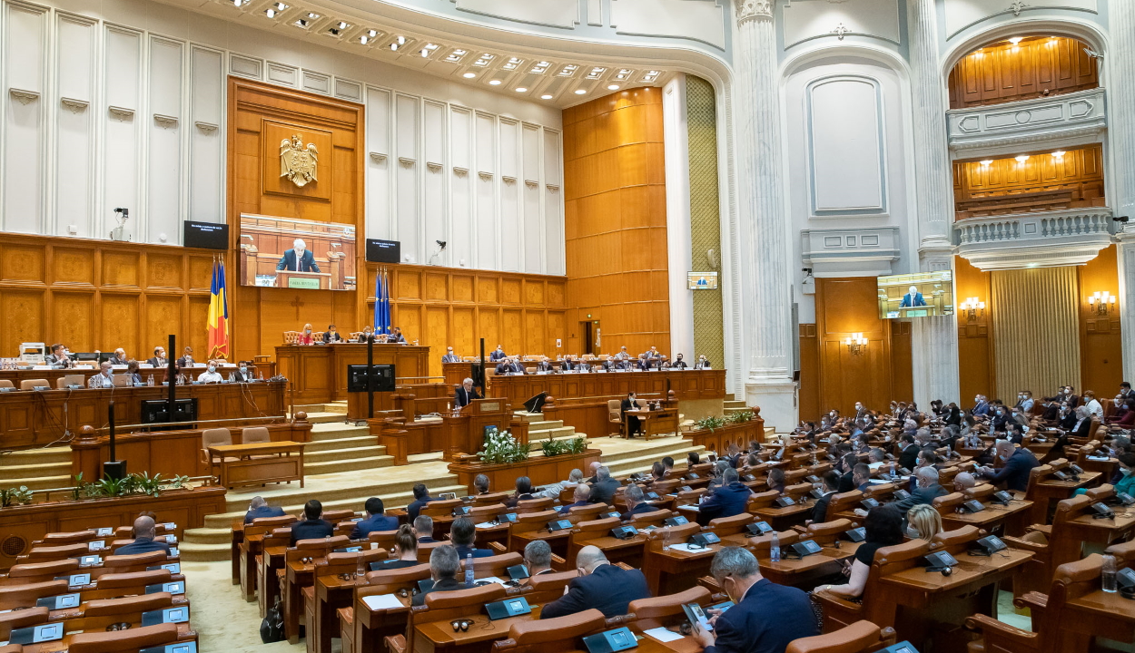 Rendkívüli parlamenti ülésszakot sürget az USR PLUS az ideiglenes iskolaigazgatók ügyében