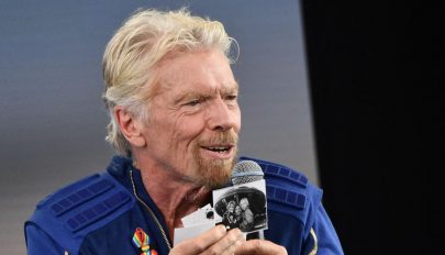 Sikeresen megjárta az világűrt Richard Branson angol milliárdos