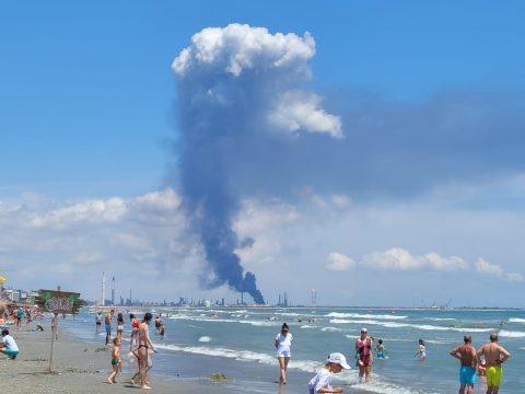 Robbanás a Petromidia kőolaj-finomítónál, egy személy meghalt, négyen megsérültek