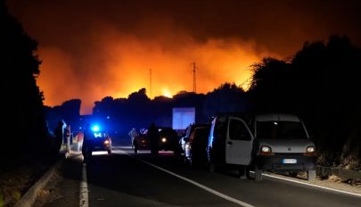 Százak menekülnek a lángok elől Szardínián, Olaszország segítséget kér