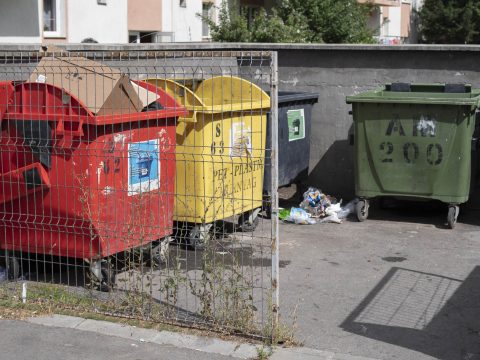 Sok munka a szemétválogatás