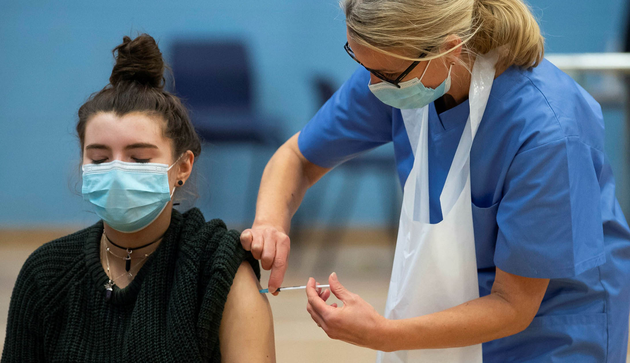 Az oltás ötödére csökkentette a megfertőződés és tizedére a kórházba kerülés kockázatát Romániában