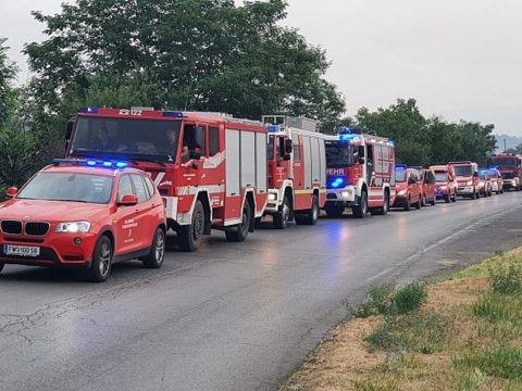 Tucatnyi európai ország segít a tűz elleni küzdelemben