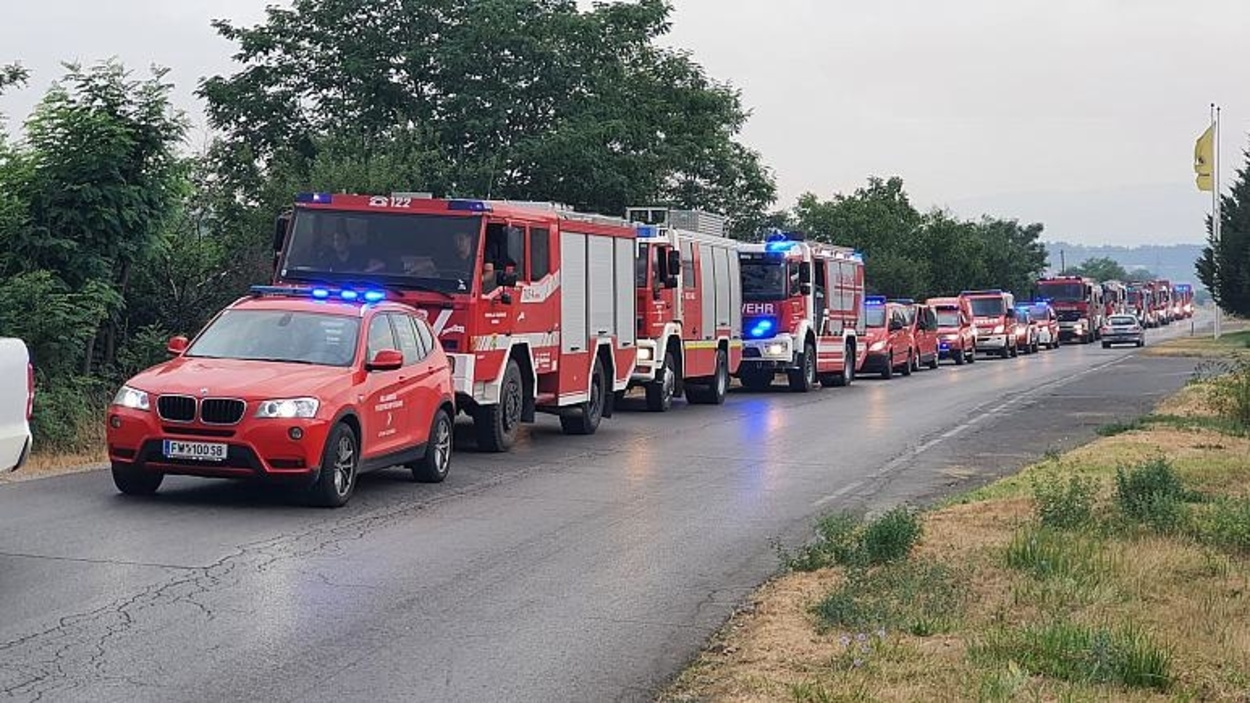 Tucatnyi európai ország segít a tűz elleni küzdelemben