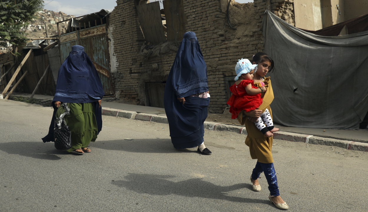 Tálibok: a nők maradjanak otthon, mert a katonák nincsenek „arra kiképezve”, hogy tiszteljék őket