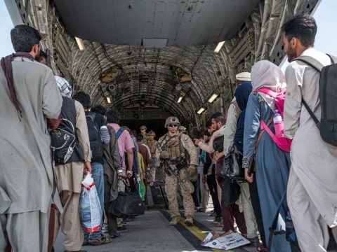Egy hét alatt 37 ezer embert evakuált Afganisztánból az Egyesült Államok
