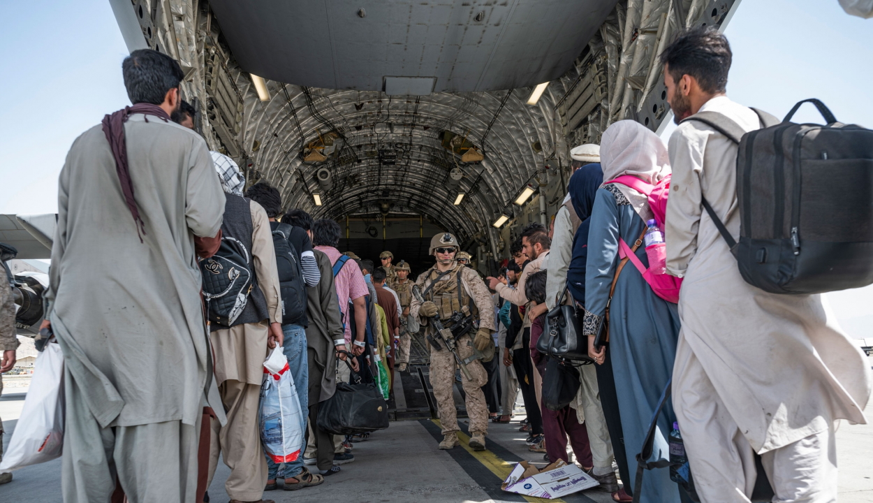 Egy hét alatt 37 ezer embert evakuált Afganisztánból az Egyesült Államok
