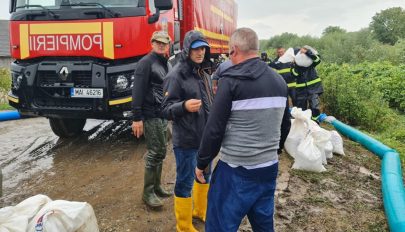 Több mint 140 lakóházat árasztott el a víz a kiadós esőzések után Brassóban