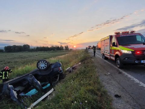 Két személy meghalt, négyen megsérültek egy Brassó megyei balesetben