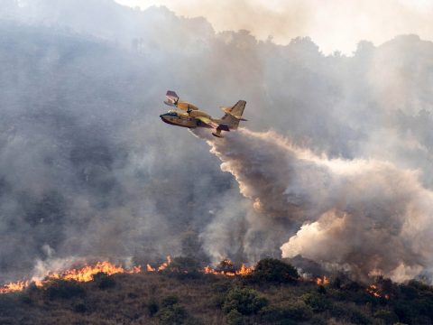 Enyhült a hőség, mégis lángokban áll Dél-Európa