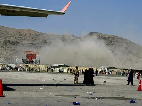 Öngyilkos merényletet követtek el a kabuli repülőtérnél