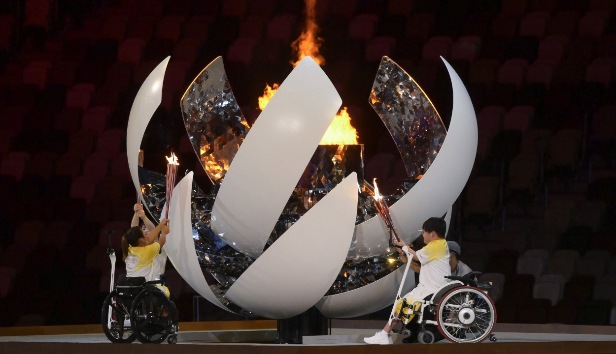 Paralimpia 2020: fellobbant a láng Tokióban