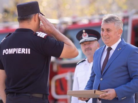 Előléptették a görögországi tüzek megfékezésében segédkező román tűzoltókat