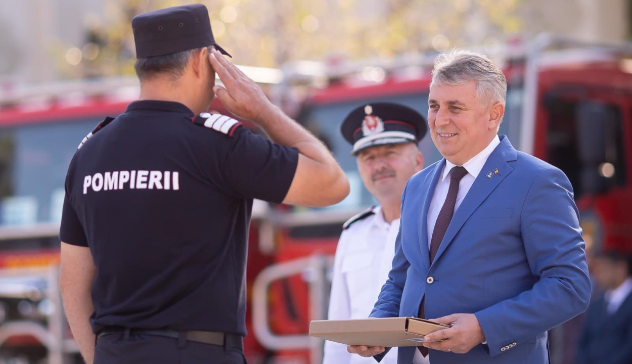 Előléptették a görögországi tüzek megfékezésében segédkező román tűzoltókat