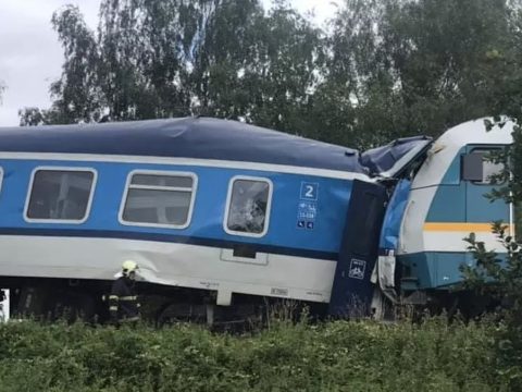 Súlyos vonatbaleset Csehországban, több halott és rengeteg sebesült