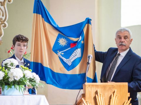 Érvénytelenítette a bíróság a Kovászna megye zászlaját elfogadó kormányhatározatot