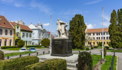 Fél évszázada a főtér ékessége