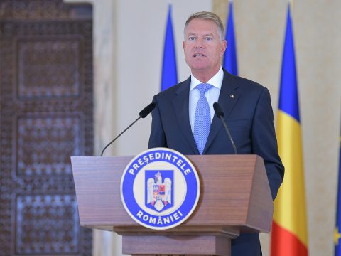 Iohannis: mindannyiunkon múlik, hogy meddig maradhatnak nyitva az iskolák