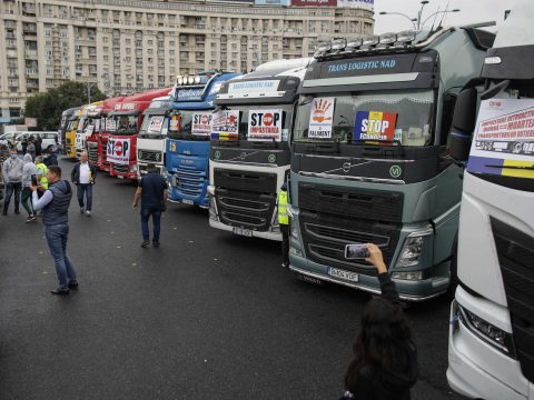 Országos tiltakozó akciókra készülnek a közúti fuvarozók