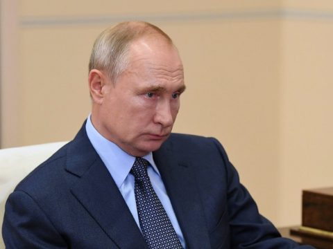 Karanténba vonul Putyin a környezetében történt koronavírusos esetek miatt