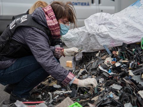 Folyton akadnak környezetszennyezők