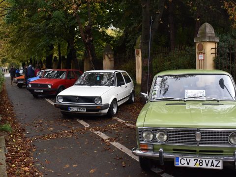 Régi szépségek a gyárudvaron