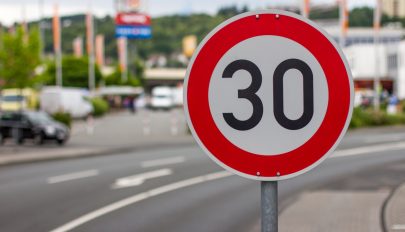 Az EP 30 kilométeres óránkénti sebességkorlátozást vezetne be a lakott területeken