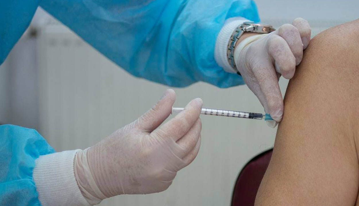 WHO: nincs ok kételkedni a vakcinák hatékonyságában az omikron variáns ellen