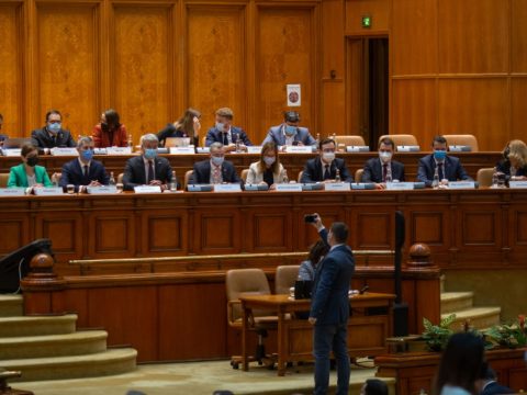A Cioloş-kormány beiktatásáról szavaz a parlament