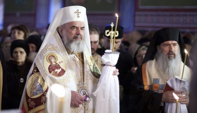 A román ortodox egyház vezetője beoltatta magát Covid19 ellen