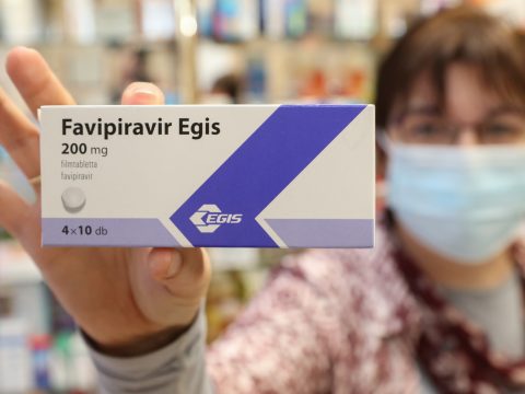 A kormány jóváhagyta a favipiravir felírását a járóbeteg-rendszeren keresztül
