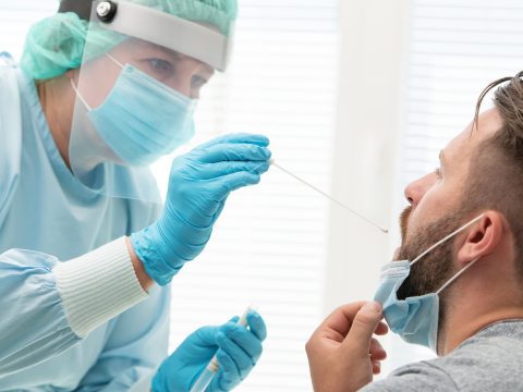 3583 koronavírusos megbetegedést jelentettek az elmúlt 24 órában