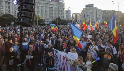 A kormány és a járványügyi intézkedések ellen tüntettek Bukarestben