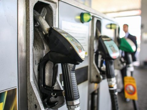 Maximálják az üzemanyagok árát Magyarországon
