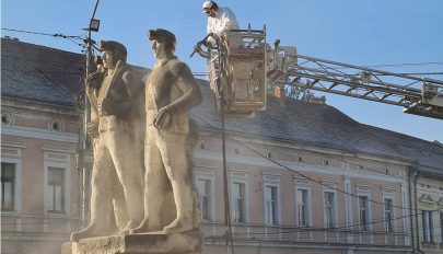 Megtisztult  a bányászszobor