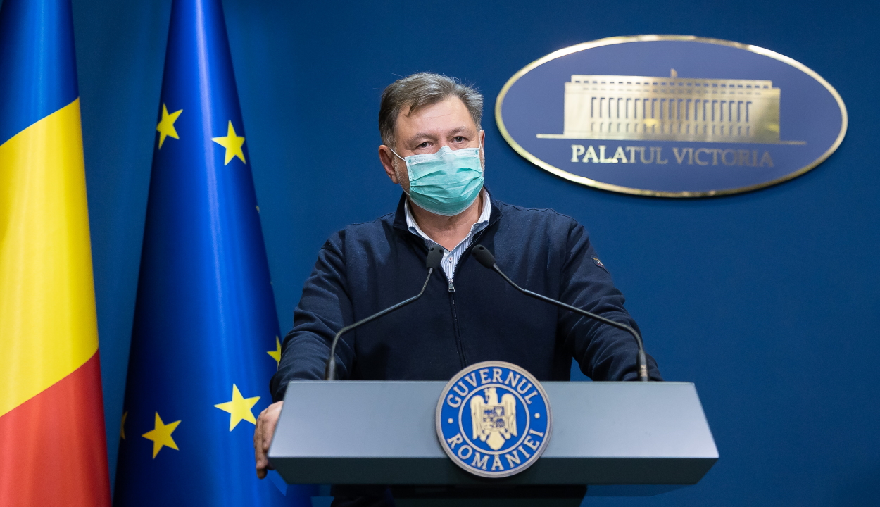 Az egészségügyi miniszter szerint már nem sürgős a Covid-igazolvány munkahelyi bevezetése