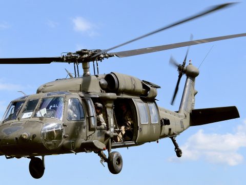 12 darab Black Hawk helikoptert vásárlásáról Románia a katasztrófavédelem számára