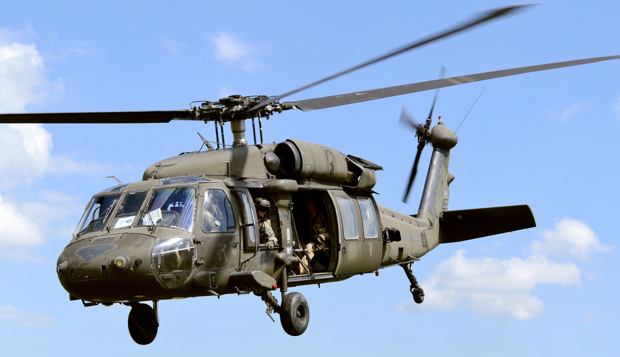 12 darab Black Hawk helikoptert vásárlásáról Románia a katasztrófavédelem számára