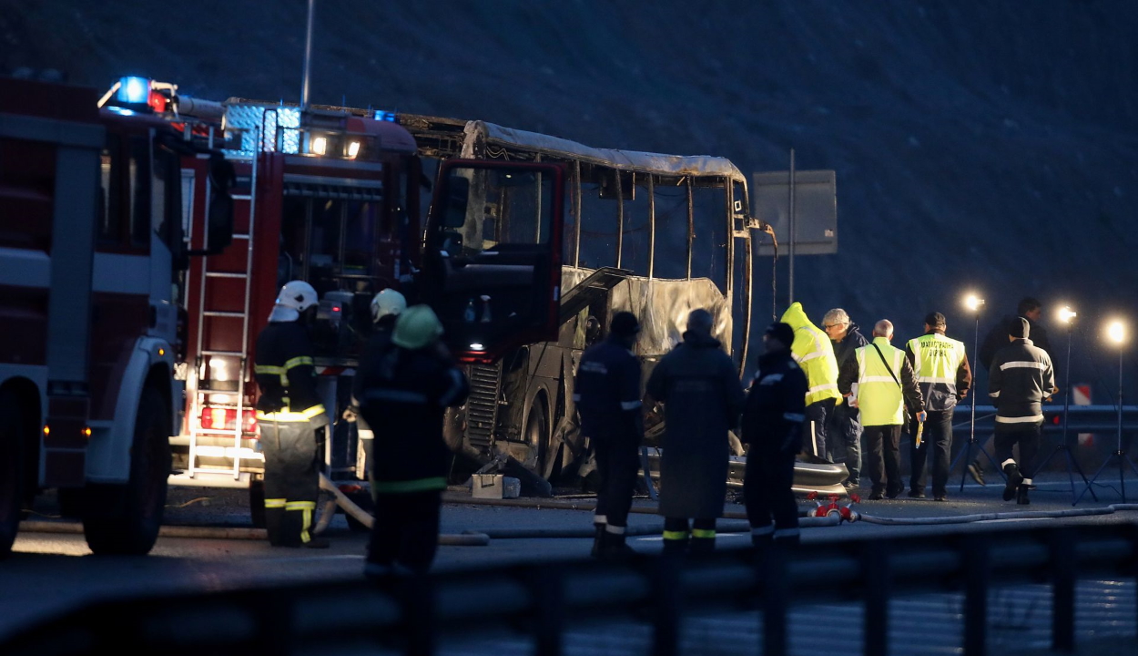 Legalább 45 embert meghalt egy buszbalesetben Bulgáriában