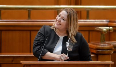 Feljelenti a rendőrségen egy szenátortársa Diana Şoşoacát, mert nem viselt maszkot a parlamentben
