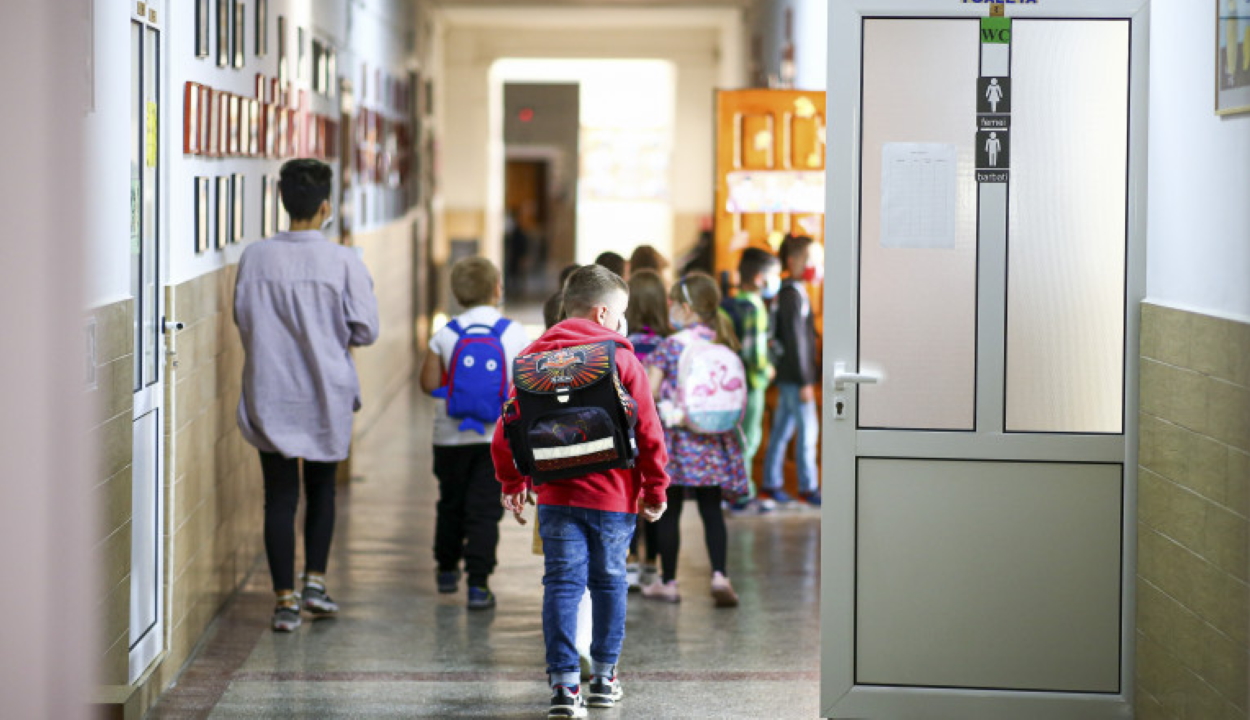 Frissítette a tanfelügyelőség az oktatási intézmények működési forgatókönyveit